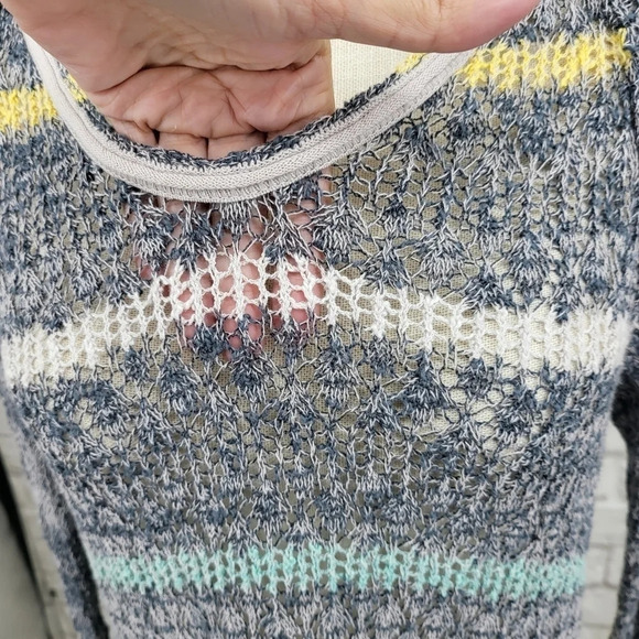 Free People Life's A Beach Open Knit Split Back Long Sleeve Top Sz Small - Picture 10 of 15